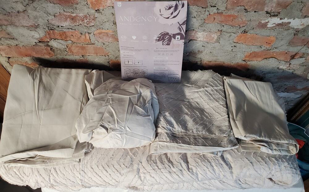 ANDENCY Comforter Set Queen Tufted Chevron Design 100% Polyester Cream Beige